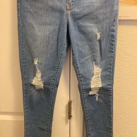 NWOT Levi’s super skinny distressed jeans - Picture 2 of 6